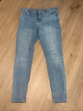 Old Navy Light Wash Skinny Jeans